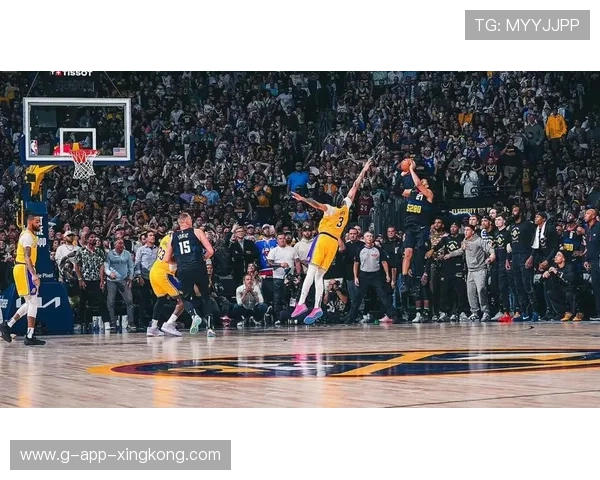 戴维斯篮板与防守并重,湖人锁定胜利节点 戴维斯篮板与防守并重,湖人锁定胜利节点